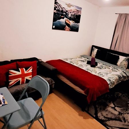 Merciful King Room, In Zone 2-3 Лондон Екстериор снимка
