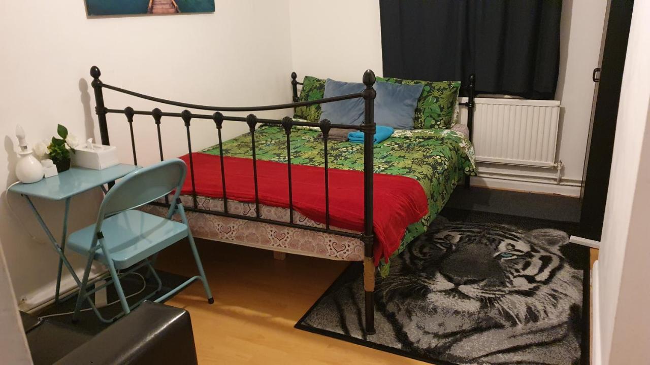 Merciful King Room, In Zone 2-3 Лондон Екстериор снимка