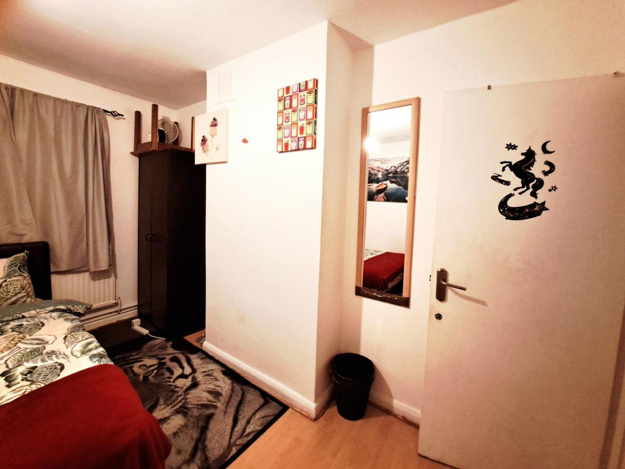Merciful King Room, In Zone 2-3 Лондон Стая снимка